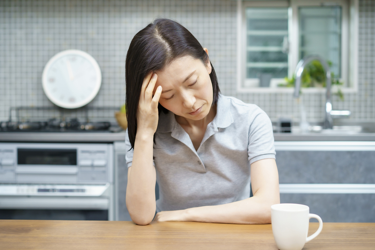 熱い飲み物で舌が痛いのはなぜ？