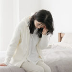 舌痛症で眠れない方へ|睡眠薬は痛みを治す薬ではありません。それでも使う理由があります A sluggish woman who is not feeling well